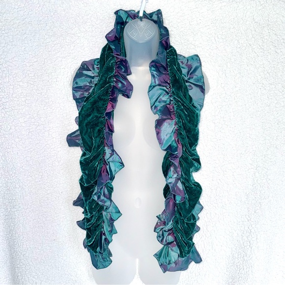 Pristine vtg iridescent emerald velvet & satin reversible glamour scarf wrap - Picture 2 of 4